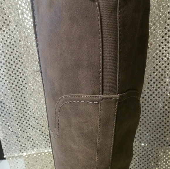 Boots - Picture 3 of 4